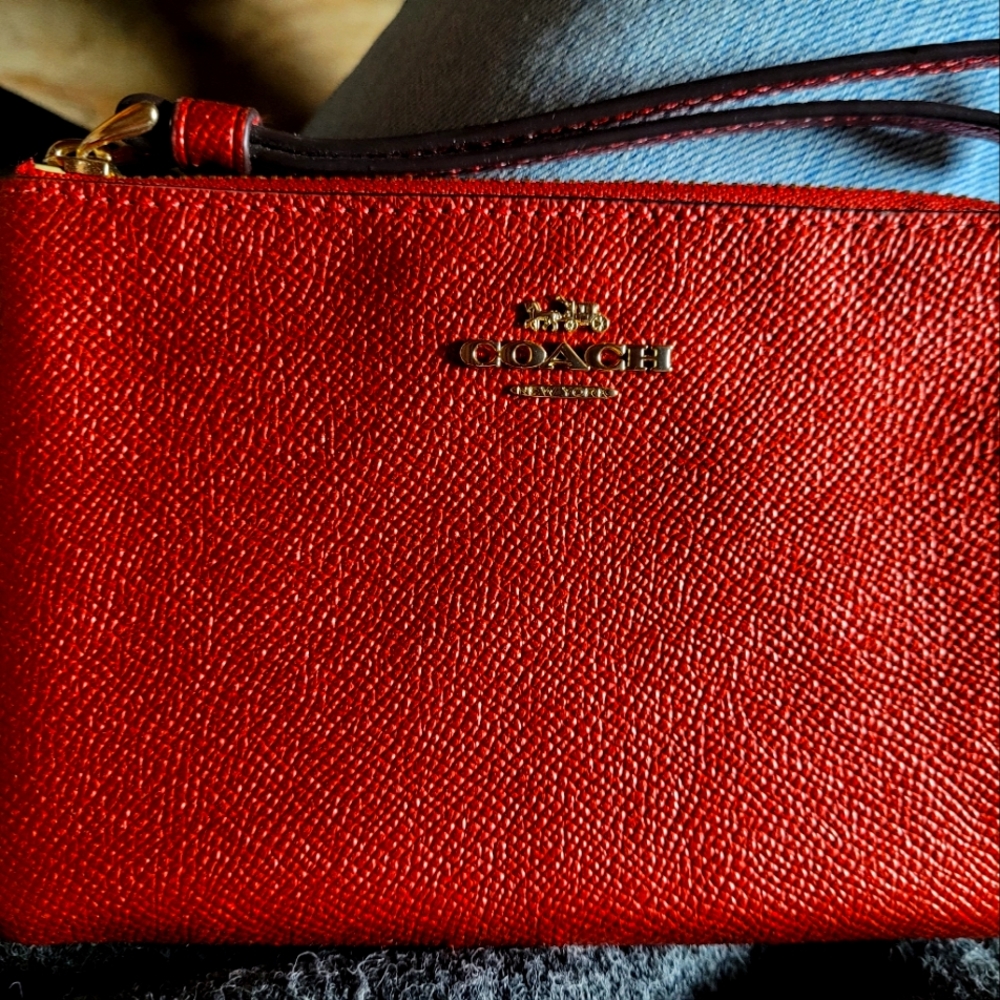 Mini coach wallet. Great to use for a special occasion.